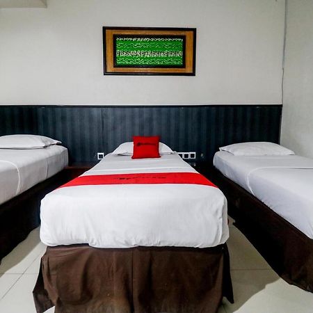 Reddoorz Plus @ Banjarmasin Tengah Hotel Ngoại thất bức ảnh