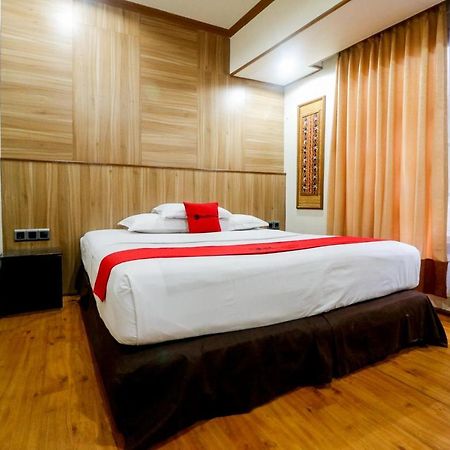 Reddoorz Plus @ Banjarmasin Tengah Hotel Ngoại thất bức ảnh