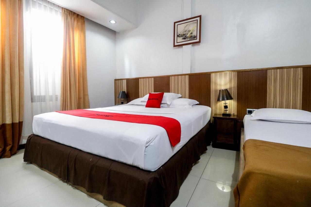 Reddoorz Plus @ Banjarmasin Tengah Hotel Ngoại thất bức ảnh