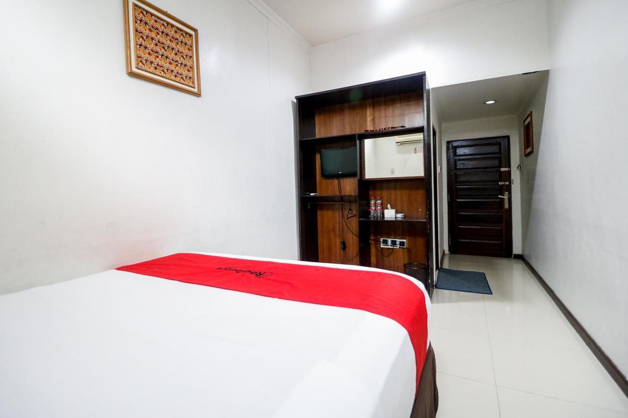 Reddoorz Plus @ Banjarmasin Tengah Hotel Ngoại thất bức ảnh