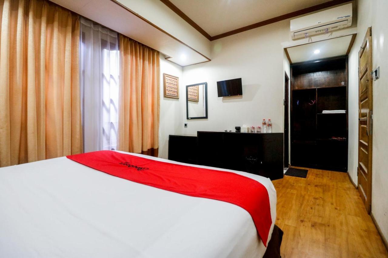 Reddoorz Plus @ Banjarmasin Tengah Hotel Ngoại thất bức ảnh