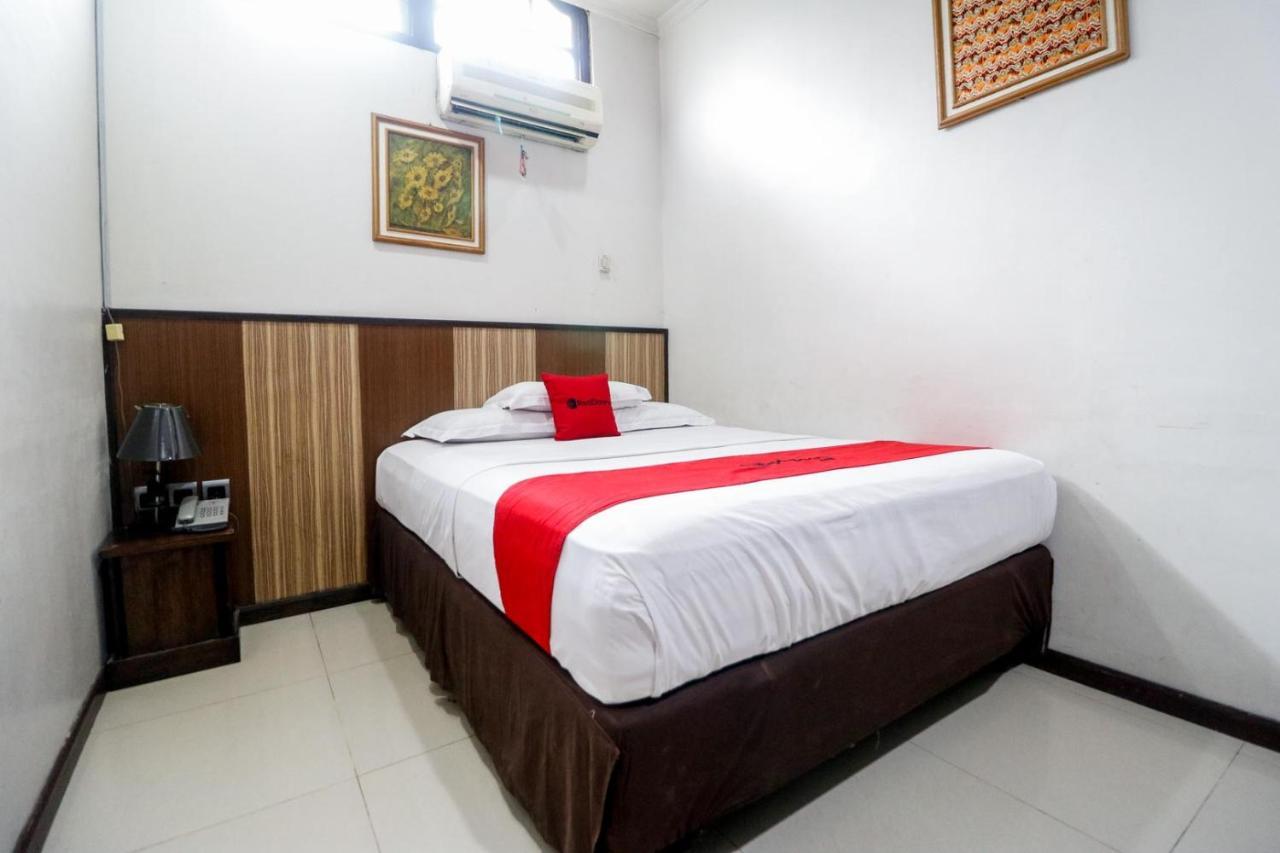 Reddoorz Plus @ Banjarmasin Tengah Hotel Ngoại thất bức ảnh