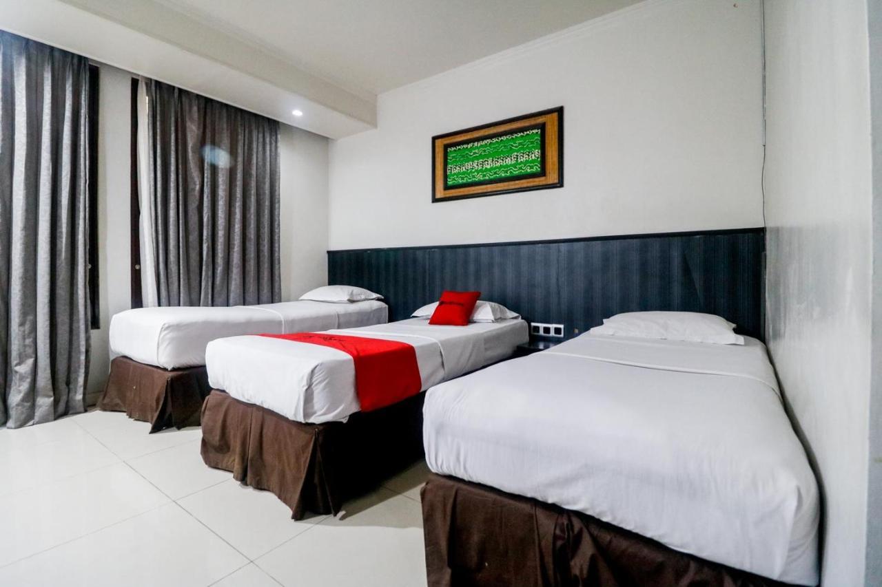 Reddoorz Plus @ Banjarmasin Tengah Hotel Ngoại thất bức ảnh