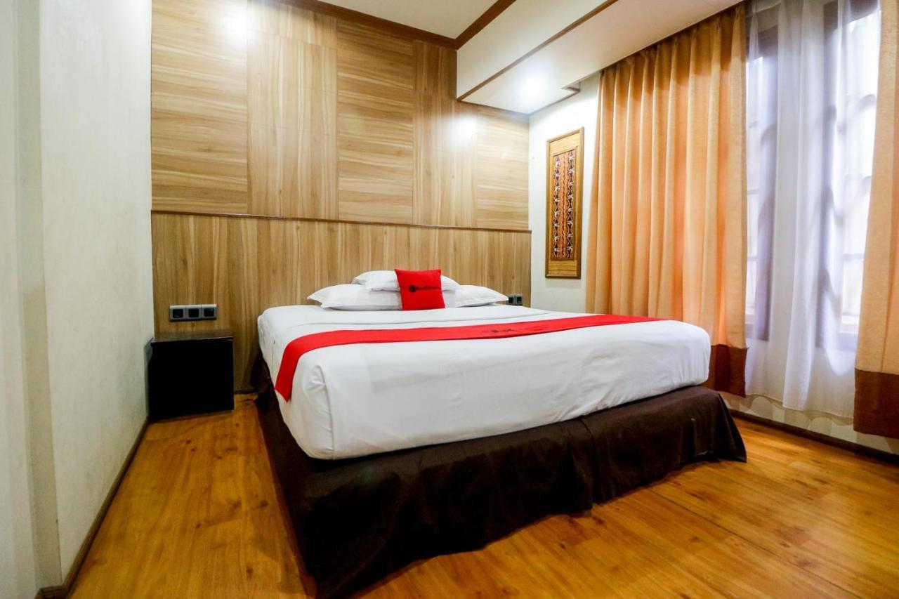 Reddoorz Plus @ Banjarmasin Tengah Hotel Ngoại thất bức ảnh