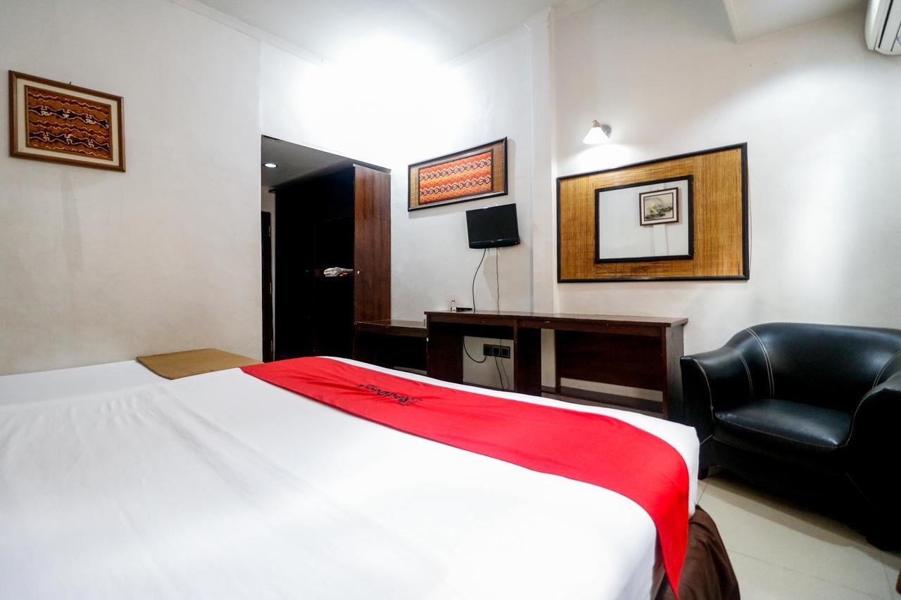 Reddoorz Plus @ Banjarmasin Tengah Hotel Ngoại thất bức ảnh